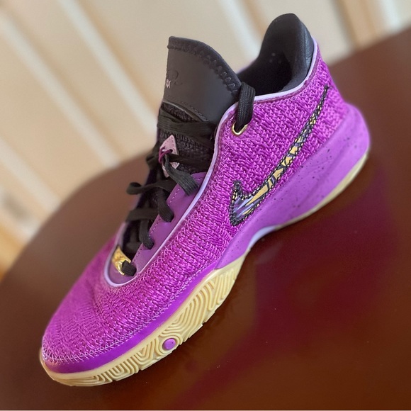 **LIKE NEW** Youth 6Y Lebron XX “Young Heirs” shoes - Picture 7 of 13